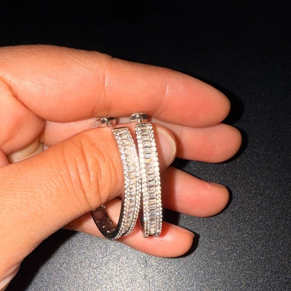 Elegant – These sparkling hoop earrings have a refined and sophisticated look. - Picture 11 of 14